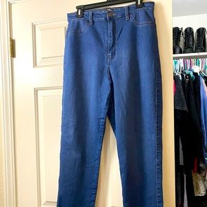 Great jeans. Only wore twice. Super cute jeans.